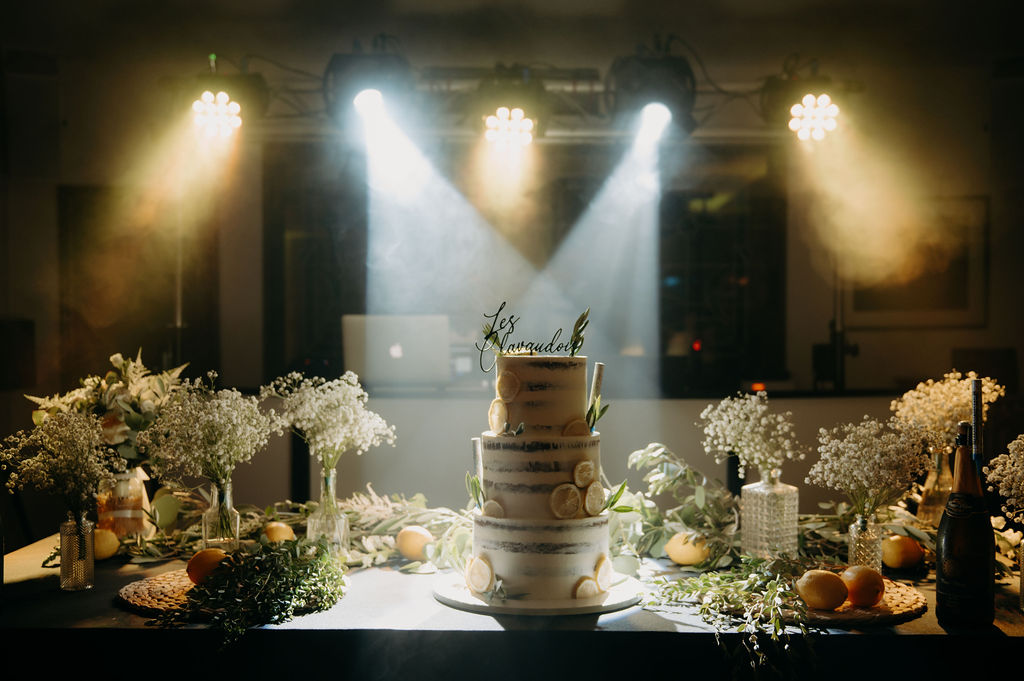 Musiques festives pour l'arrivée du gâteau de mariage